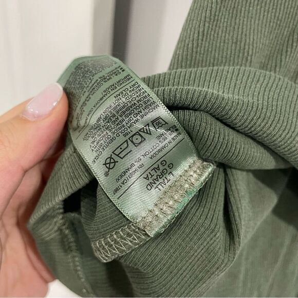 3/$25 ✺ Old Navy Tank Top Ribbed Army Green Snug Top L Tall - Picture 2 of 4